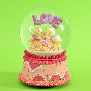 Kissing Teddy Bear Showpiece