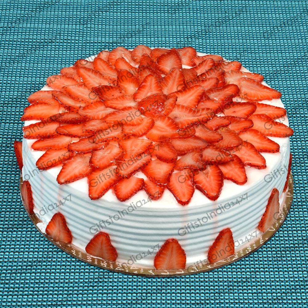 Strawberry Chantilly Cake | Sunday Folks