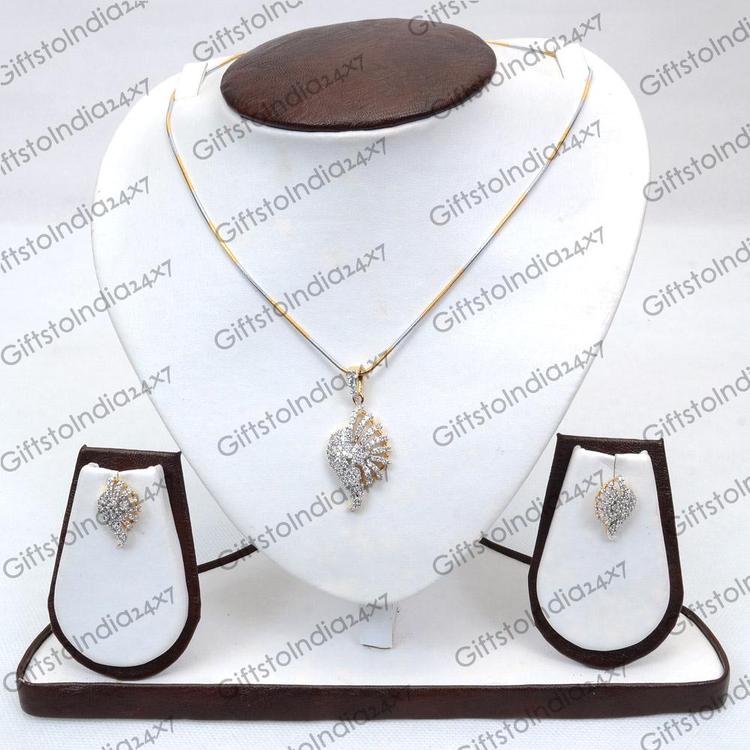 Impressive Jewelry Set for Her