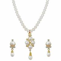 Spectacular White Pearl Necklace Set with Earrings