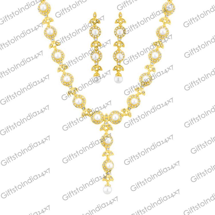 Gorgeous  White Pearl Necklace set