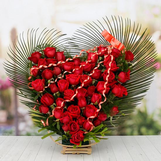 Roses in Heart Shape Array