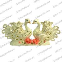 Stunning Ceramic Swans Show Piece