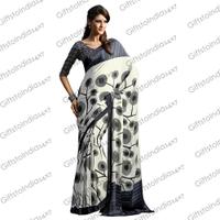 Appealing Printed Pallu Saree in Off White Color