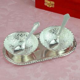 Attractive Silver Bowl Set Attractive Silver Bowl Set