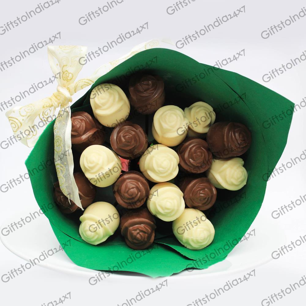Milk and white chocolate rosespack of 18 Chocolates