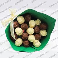 Milk and white chocolate roses-pack of 18