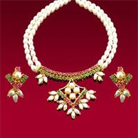 Kundan Pearl Set