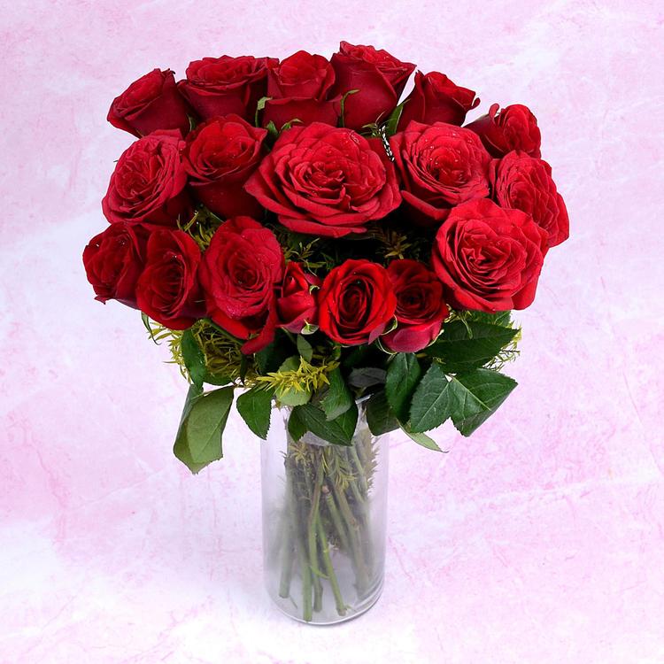 18 Red roses with glass vass