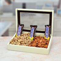 200 grm Almond & Pista with Snickers in a Box