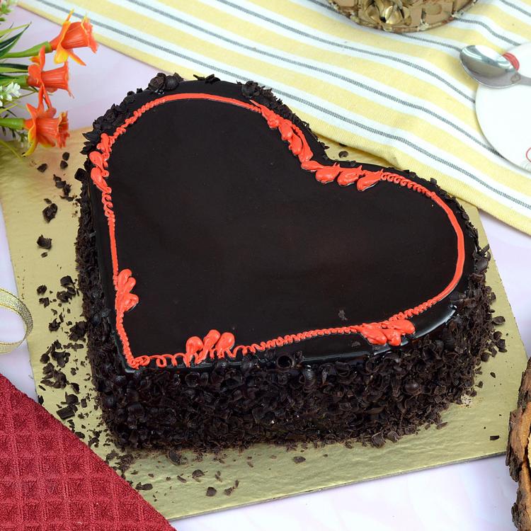 Heart Shaped Chocolate Cake - 1 Kg