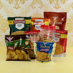 Haldiram Namkeen Hamper Haldiram Namkeen Hamper