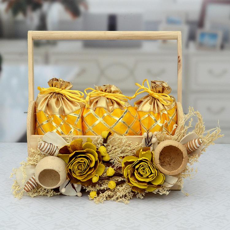 Gorgeoues Square basket with Potli
