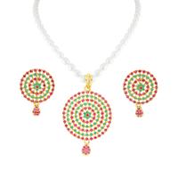 Circular Pendant In Pearl Necklace