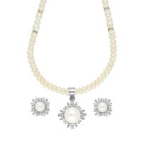 Attraction Pearl Necklace