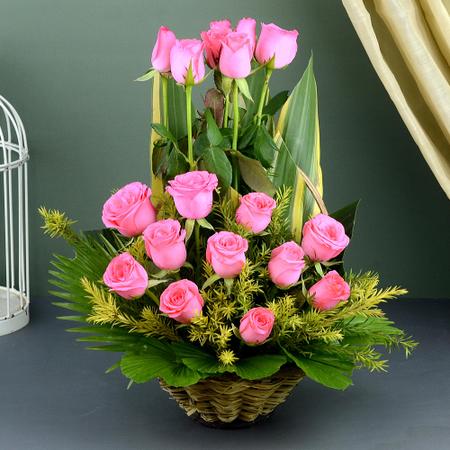 18 Pcs Pink Roses Basket