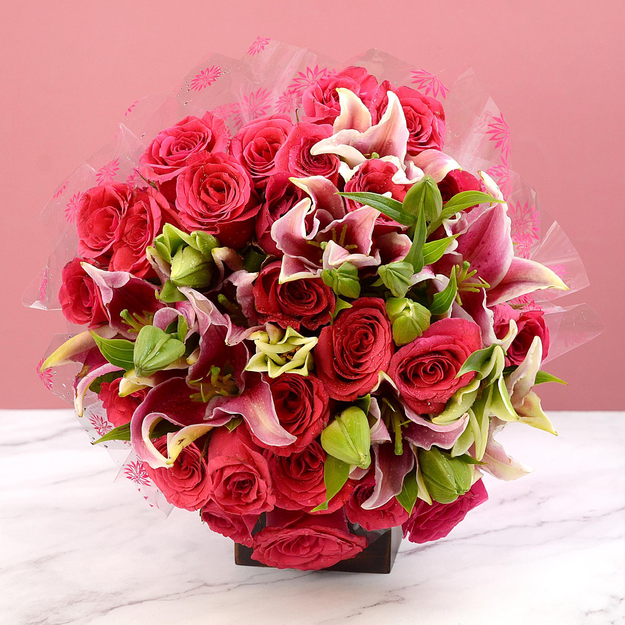 Pink Roses & Lilies Bouquet Flowers to Vadodara