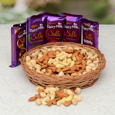 Silk & Dryfruits Hamper