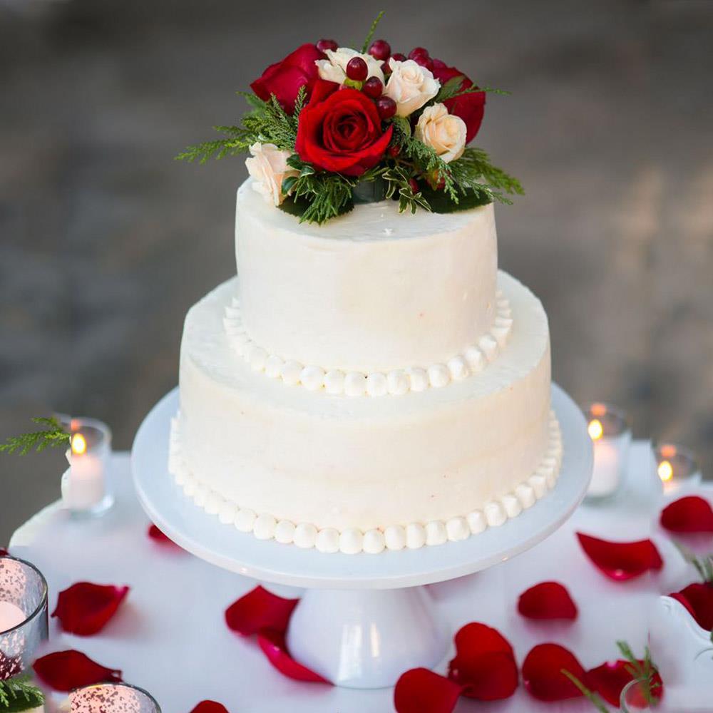 17+ Huge & Gorgeous Cakes we spotted in Indian weddings! | WeddingBazaar
