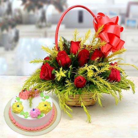 12 Roses & Vanilla Cake