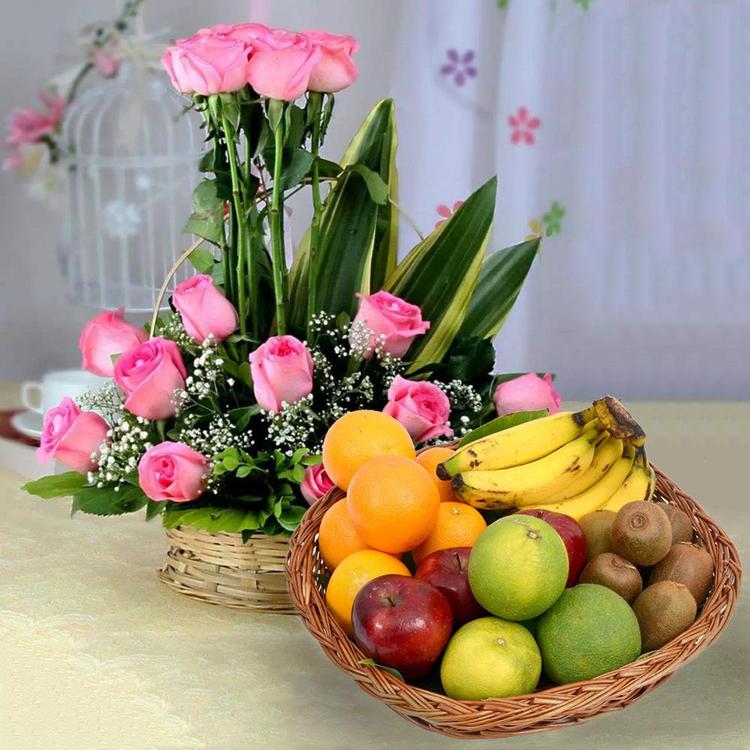 18 Pink Roses & Mixed Fruit Basket