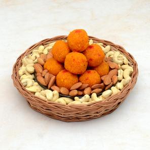Almond & Kaju With Motichoor Ki Laddu Almond & Kaju With Motichoor Ki Laddu
