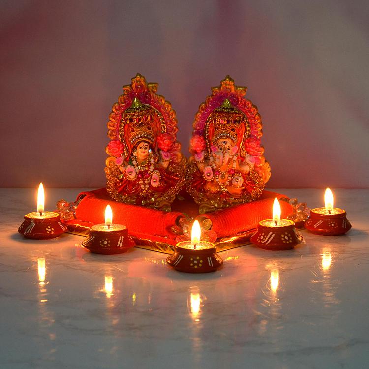 Diwali Hamper of Laxmi Ganesh and Diyas