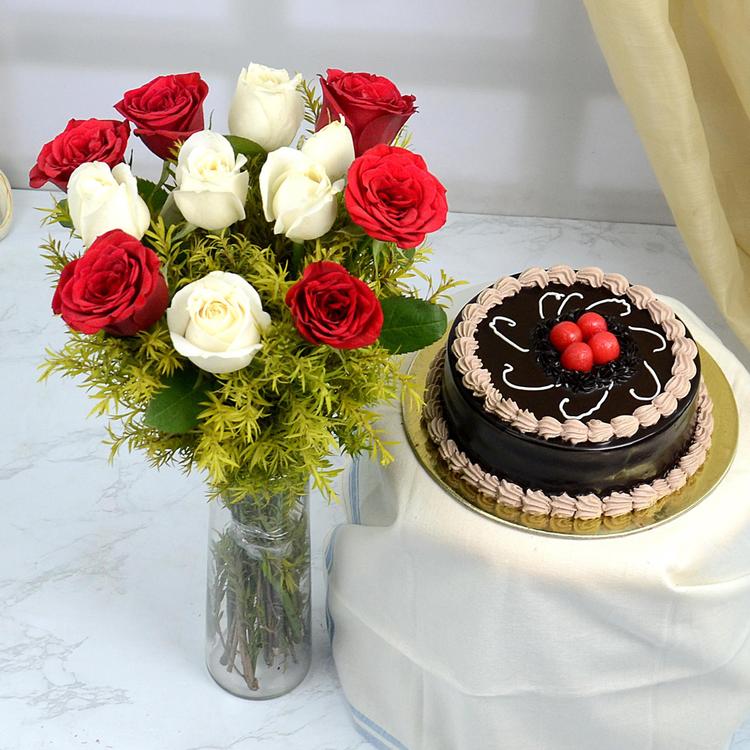 Rose Vase & Chocolate Cake
