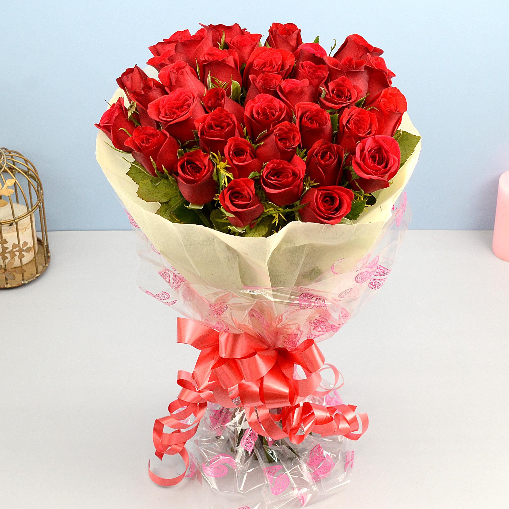 La Vie En Rose Bouquet Flowers to Vadodara