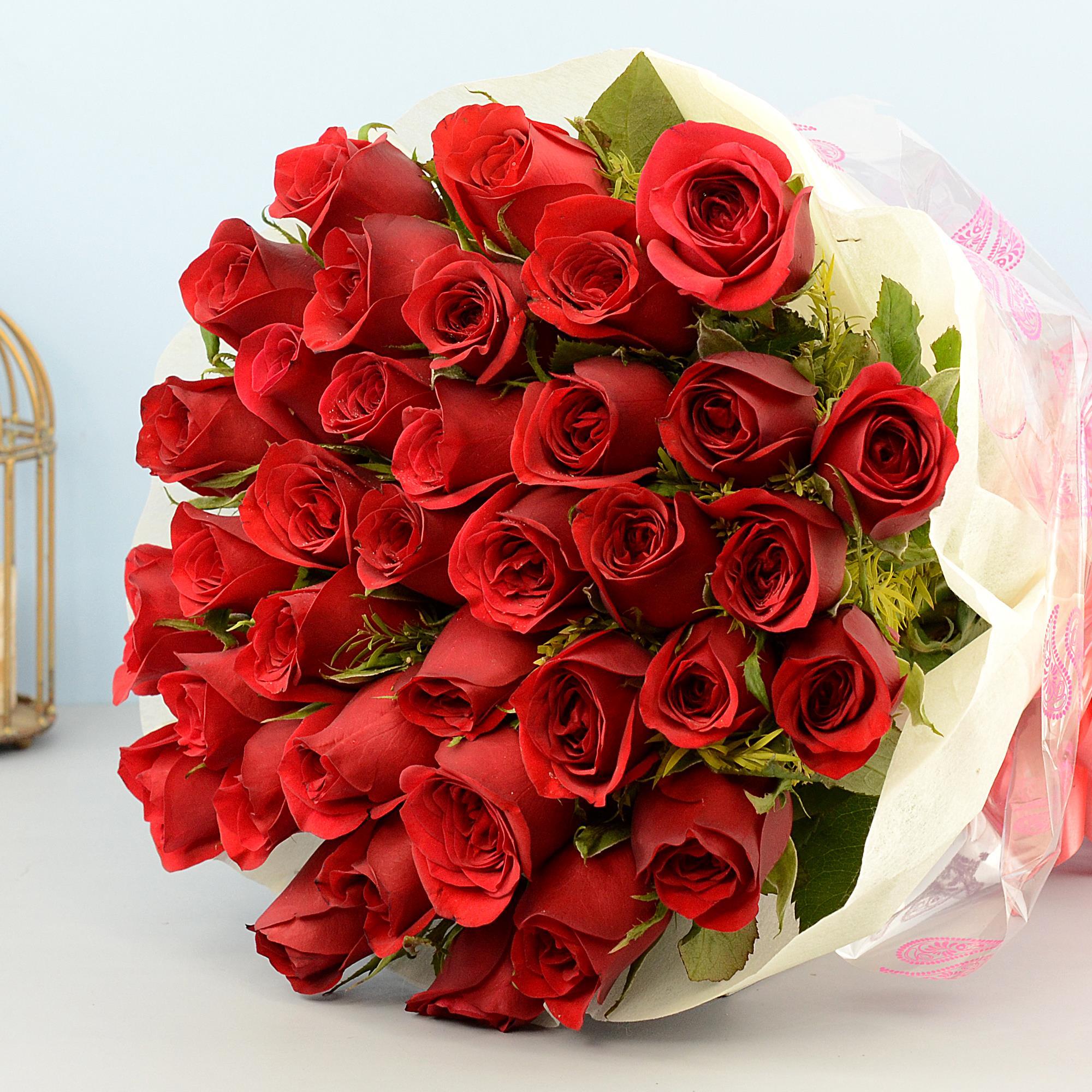 La Vie En Rose Bouquet Flowers to Vadodara