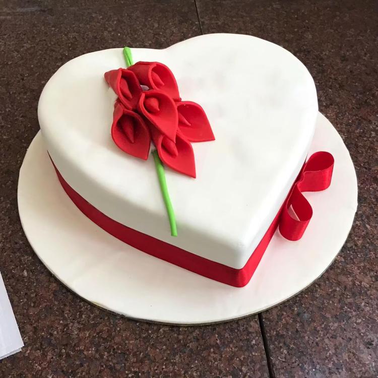 Vanilla Heart Cake 1 Kg - GB