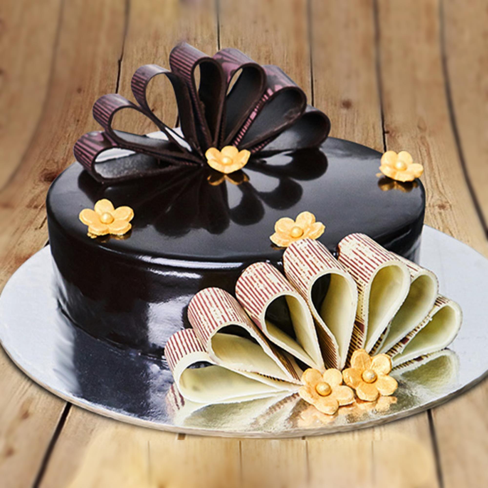 Sweet Love Truffle Cake- 1 Kg : FlowersCakesOnline.com