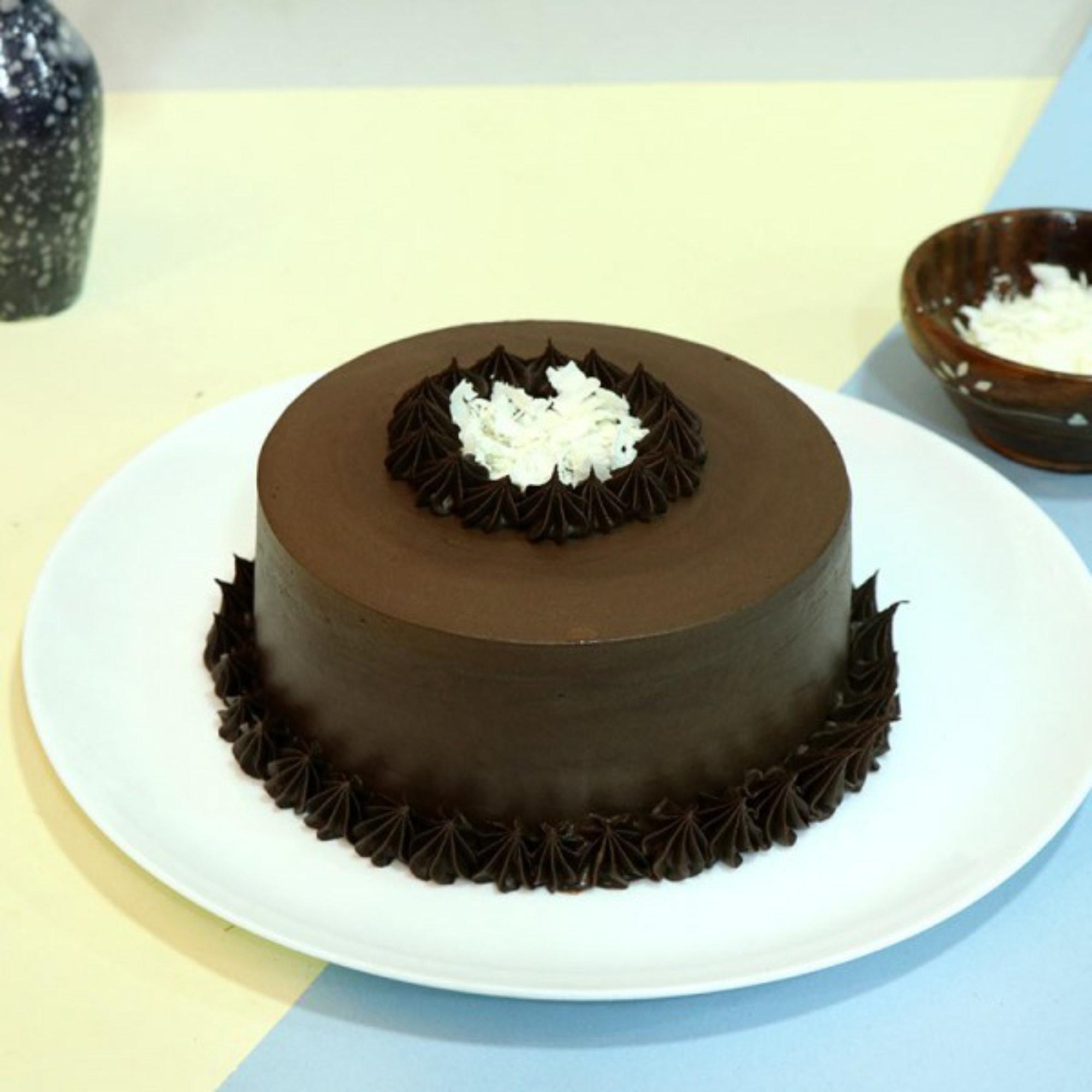 Order Black Forest Cake 1 Kg Premium Online, Price Rs.1799 | FlowerAura