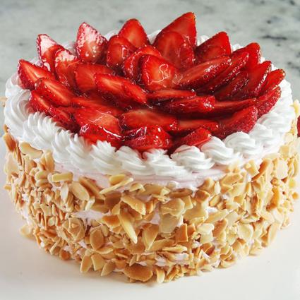 Birdy's Strawberries and Cream Cake 1kg