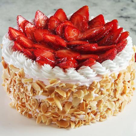 Birdy's Strawberries and Cream Cake 1kg