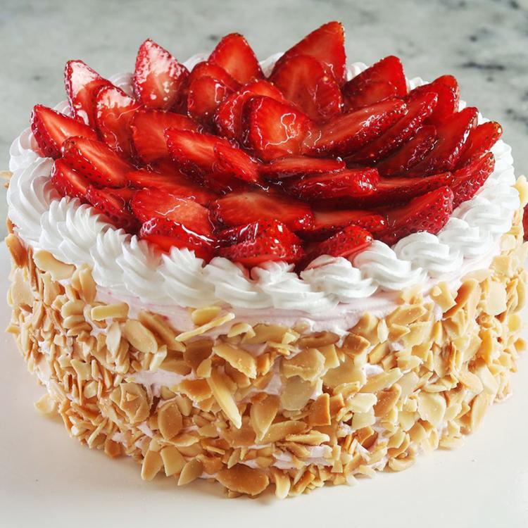 Birdy's Strawberries and Cream Cake 1kg