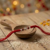 Pod in a Ring Dori Rakhi