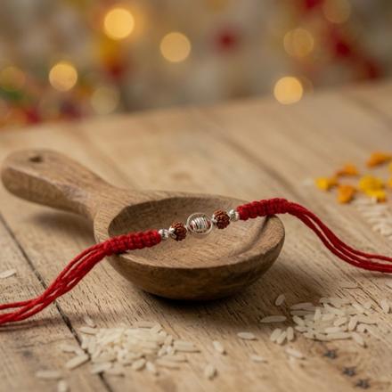 Pod in a Ring Dori Rakhi