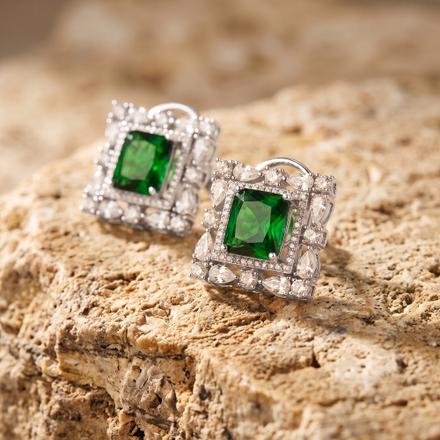 Elegant Emerald Green Studs