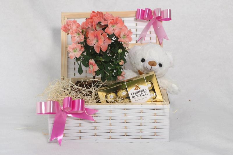 Send Flower Hampers Through Midnight Delivery Service