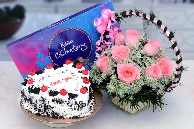 Send Cakes and Flowers to your beloved on Valentine's day