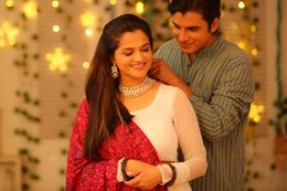 Entice Your Loved Ones With Apparels And Accessories