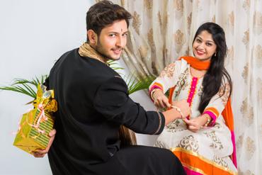 Top 10 Rakhi Gifts for Sisters