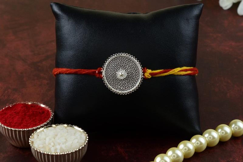 Top 5 Silver Rakhis to send your Brother
