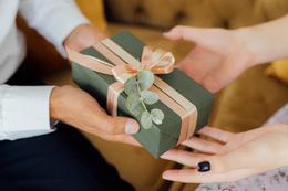 Surprise your Loved Ones with Midnight Delivery Service to India