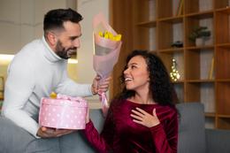 Top 10 Anniversary Gifts for Couples in India