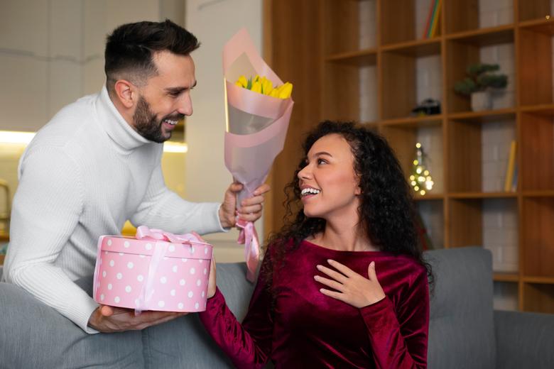 Top 10 Anniversary Gifts for Couples in India