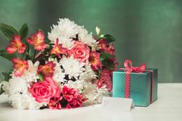 Top 5 Indian Wedding Gifts to send Online