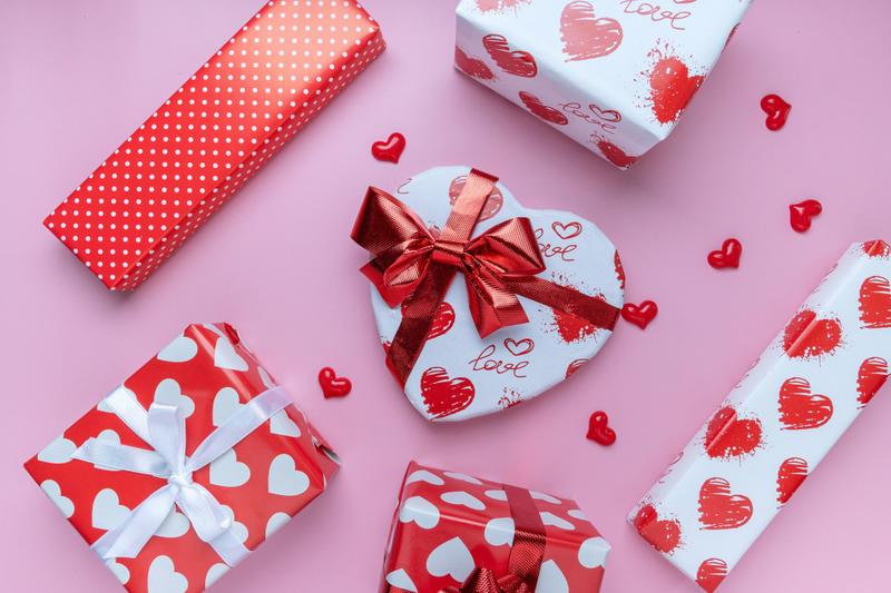 Top 7 Personalized Valentine's Day Gifts to India