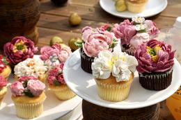 Top 5 Flowers & Cakes for Graduation in India